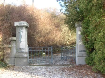 Auvelais : entrée du cimetière français - 33.2 ko