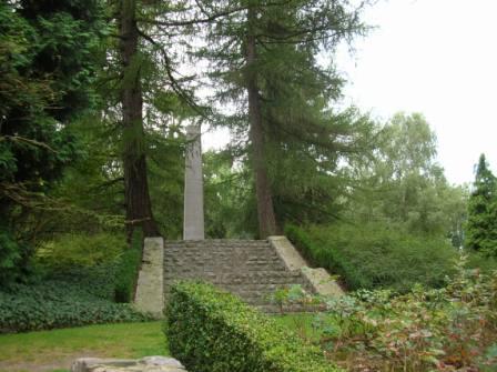 Saint-Symphorien : monument allemand - 33.4 ko Saint-Symphorien : monument allemand - 33.4 ko