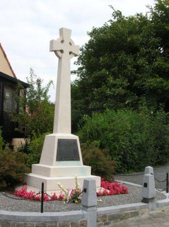 La Bascule : monument du Royal Irish Regiment - 31.9 ko La Bascule : monument du Royal Irish Regiment - 31.9 ko
