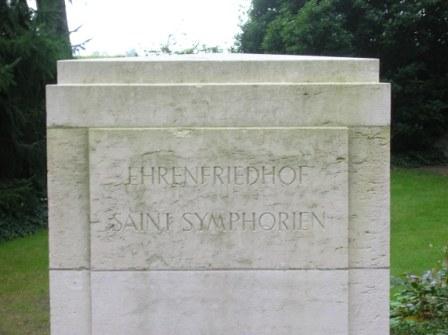 Saint-Symphorien : cimetière militaire - 22 ko Saint-Symphorien : cimetière militaire - 22 ko