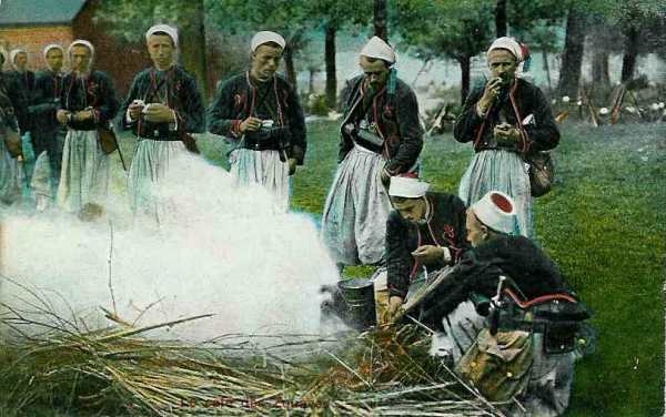 Campement de zouaves - 38.4 ko Campement de zouaves - 38.4 ko