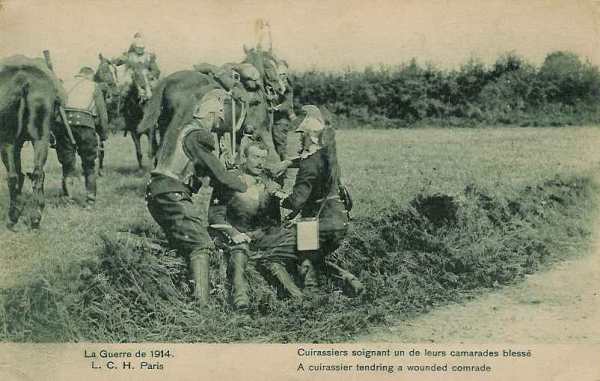 Cuirassier français secouru par ses camarades - 32 ko Cuirassier français secouru par ses camarades - 32 ko