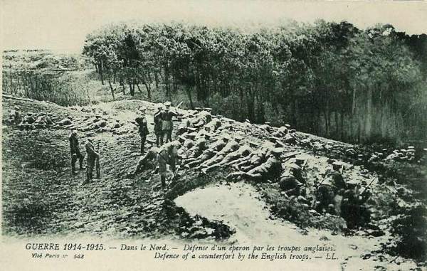 Défense dun éperon rocheux par les troupes anglaises - 57.5 ko