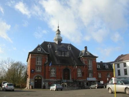 Lobbes - La maison communale rebâtie après lincendie - 20.6 ko