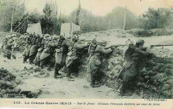 Infanterie française derrière un mur - 34.6 ko